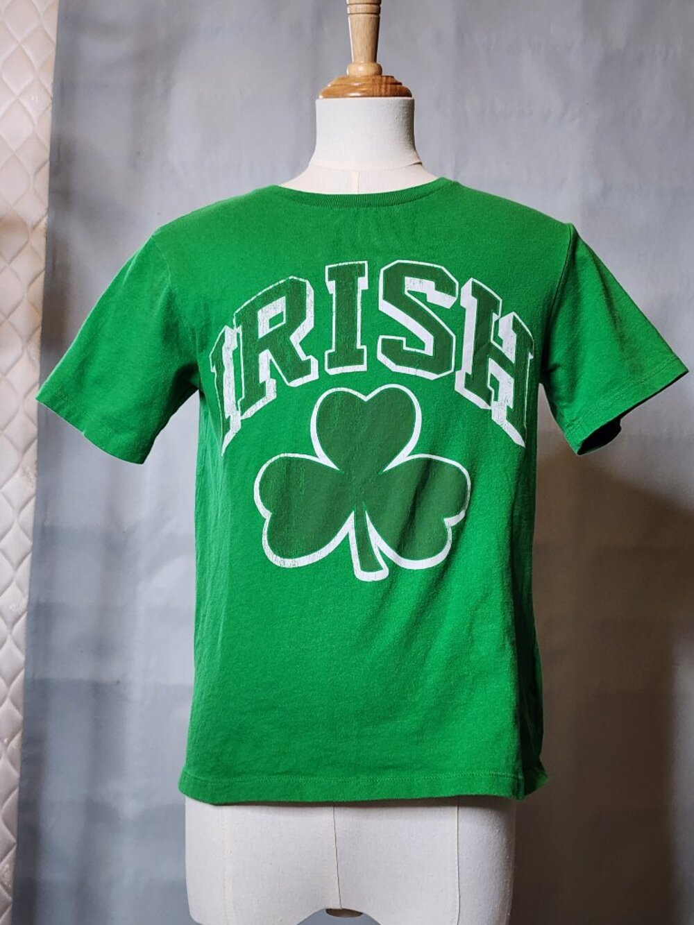 The Childrens Place boys green Irish shamrock graphic T shirt size M 7 8 - Picture 7 of 8